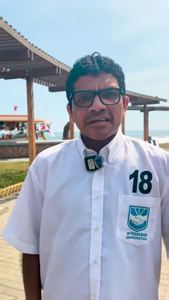 Ver «el gancho» de la campaña: el profe Olmedo, con el micro puesto en la camisa.